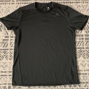 Adidas t-shirt Men’s size Medium